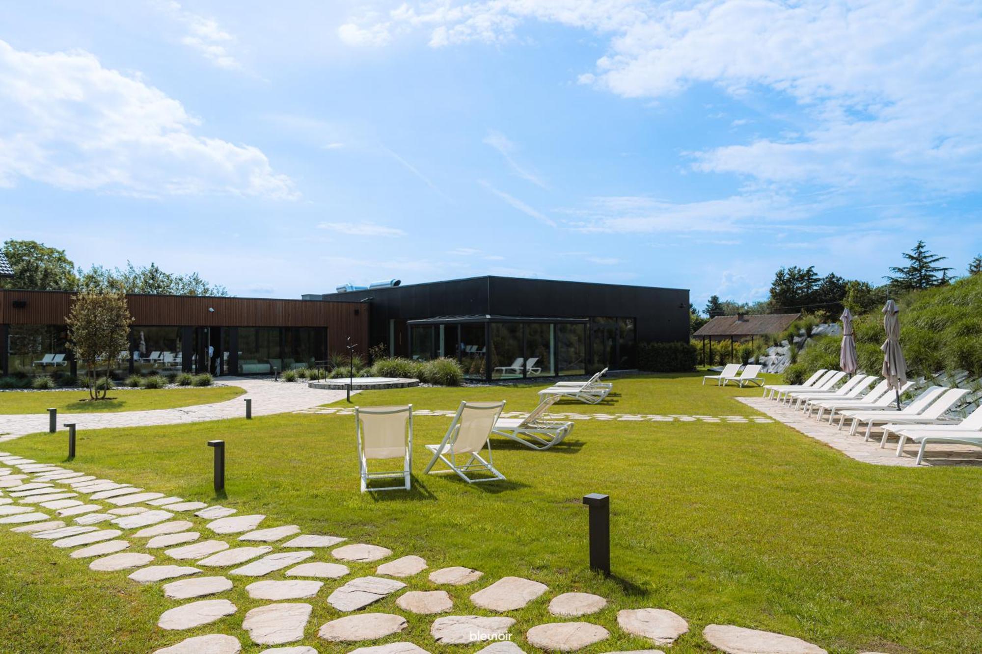 Domaine Des Thermes Awans Екстериор снимка